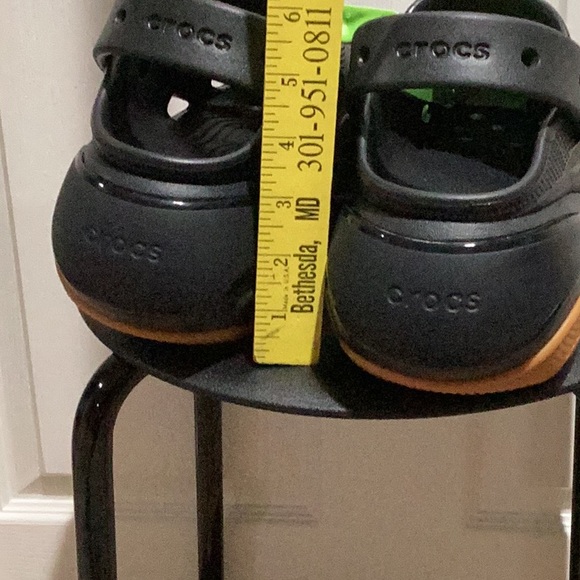 CROCS Bubble Crush Clog - Size 9 - Picture 4 of 8